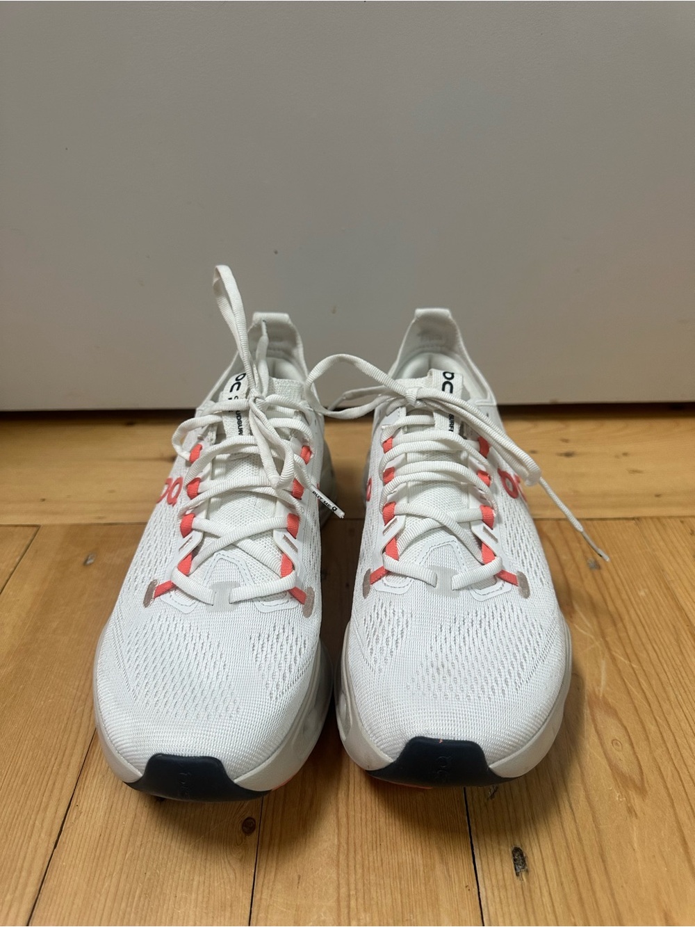 Women’s On Cloudsurfer Max Athletic Shoes, size 9.5
